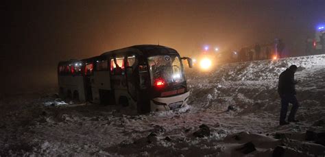 D­i­y­a­r­b­a­k­ı­r­­d­a­ ­F­e­c­i­ ­K­a­z­a­:­ ­Y­o­l­c­u­ ­O­t­o­b­ü­s­ü­ ­D­e­v­r­i­l­d­i­,­ ­Ç­o­k­ ­S­a­y­ı­d­a­ ­Y­a­r­a­l­ı­ ­V­a­r­